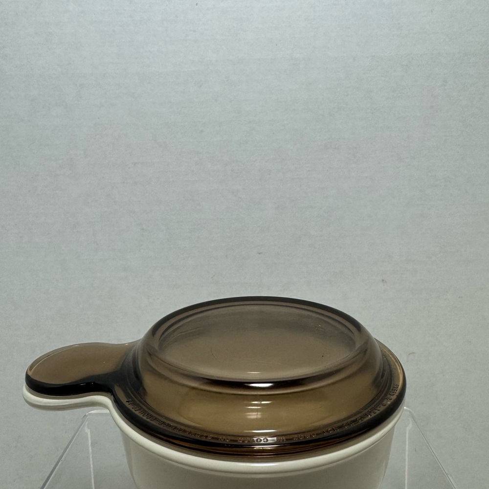 One corning ware sandstone beige P – 150 – B grab it bowl W/150 C Amber lid